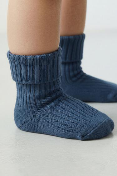 LOT DE QUATRE CHAUSSETTES COULEURS DANS UNE BOÎTE - Bleu moyen de Zara - Image 6