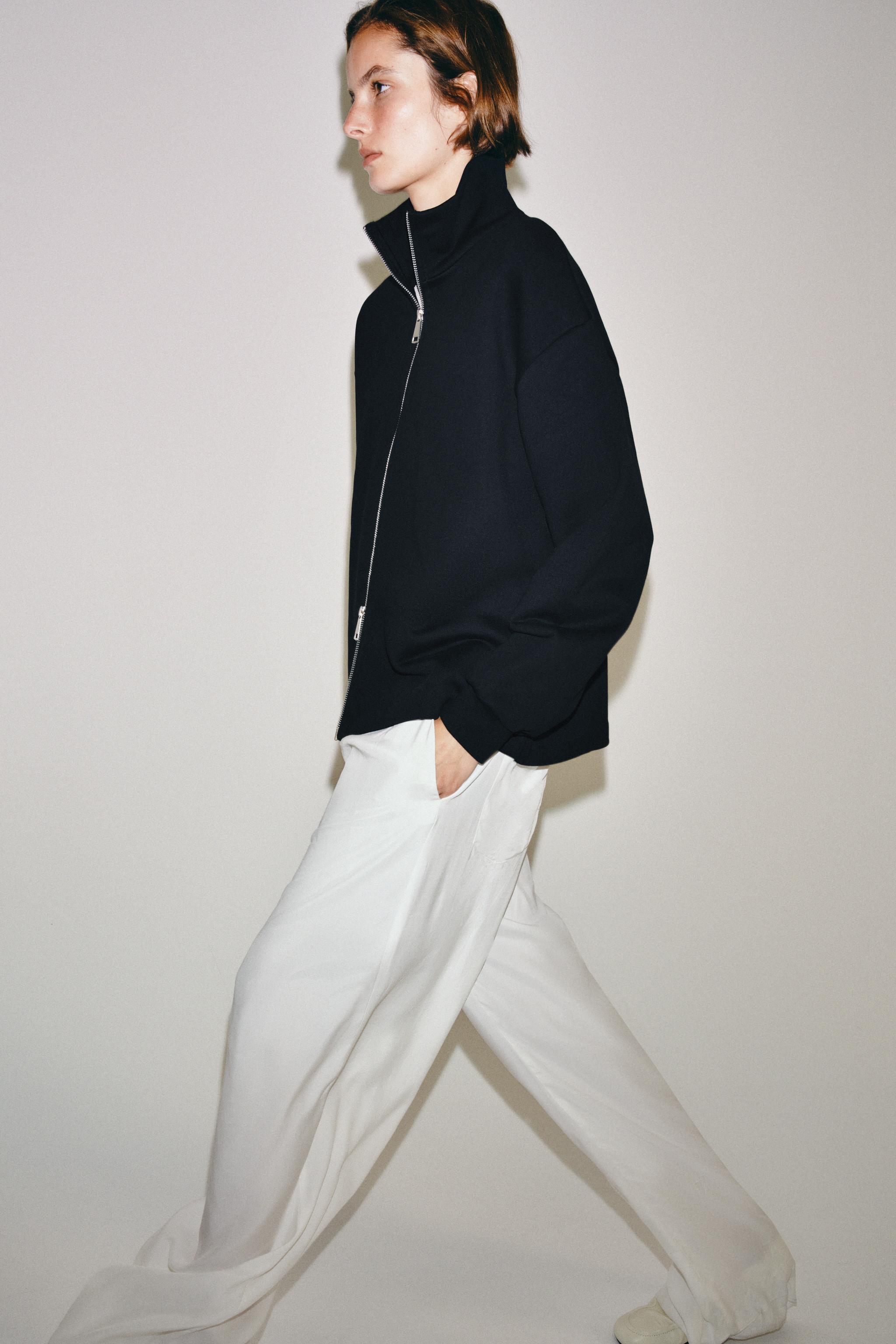 ZIP-UP SWEATSHIRT