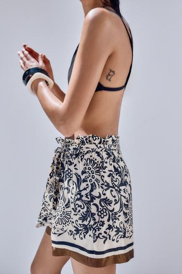 BEDRUCKTE SATINIERTE PAPERBAG-BERMUDASHORTS - Cremefarben von Zara