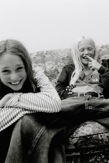 CAMISETA LISTRADA CUT OUT - Preto da Zara