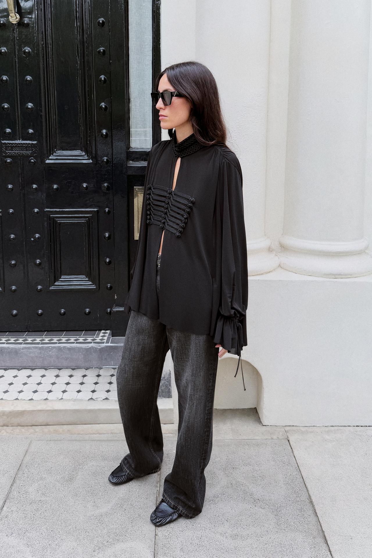OVERSIZE FROG FASTENING BLOUSE