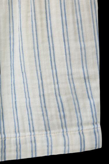 BERMUDA-SHORTS MIT STRUKTURMUSTER UND STREIFEN - Cremefarben / Blau von Zara