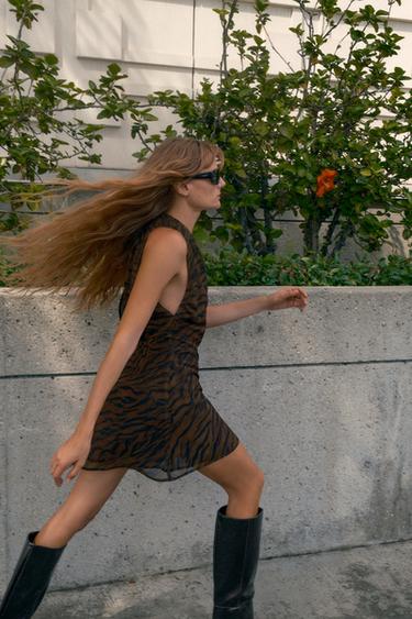 ROBE COURTE CROISÉE À IMPRIMÉ ANIMALIER - Noir / Marron de Zara - Image 1