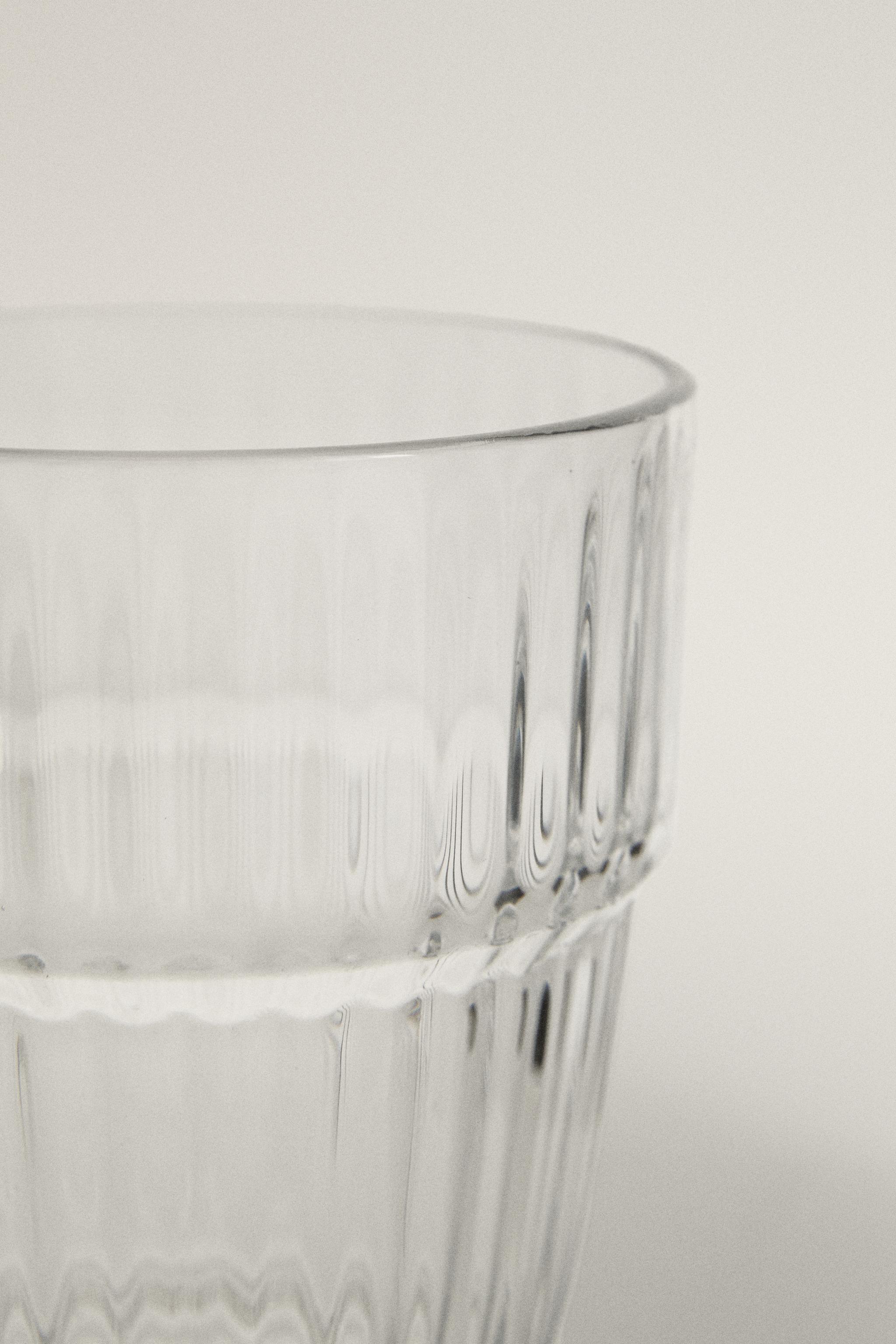 RAISED DESIGN GLASS TUMBLER