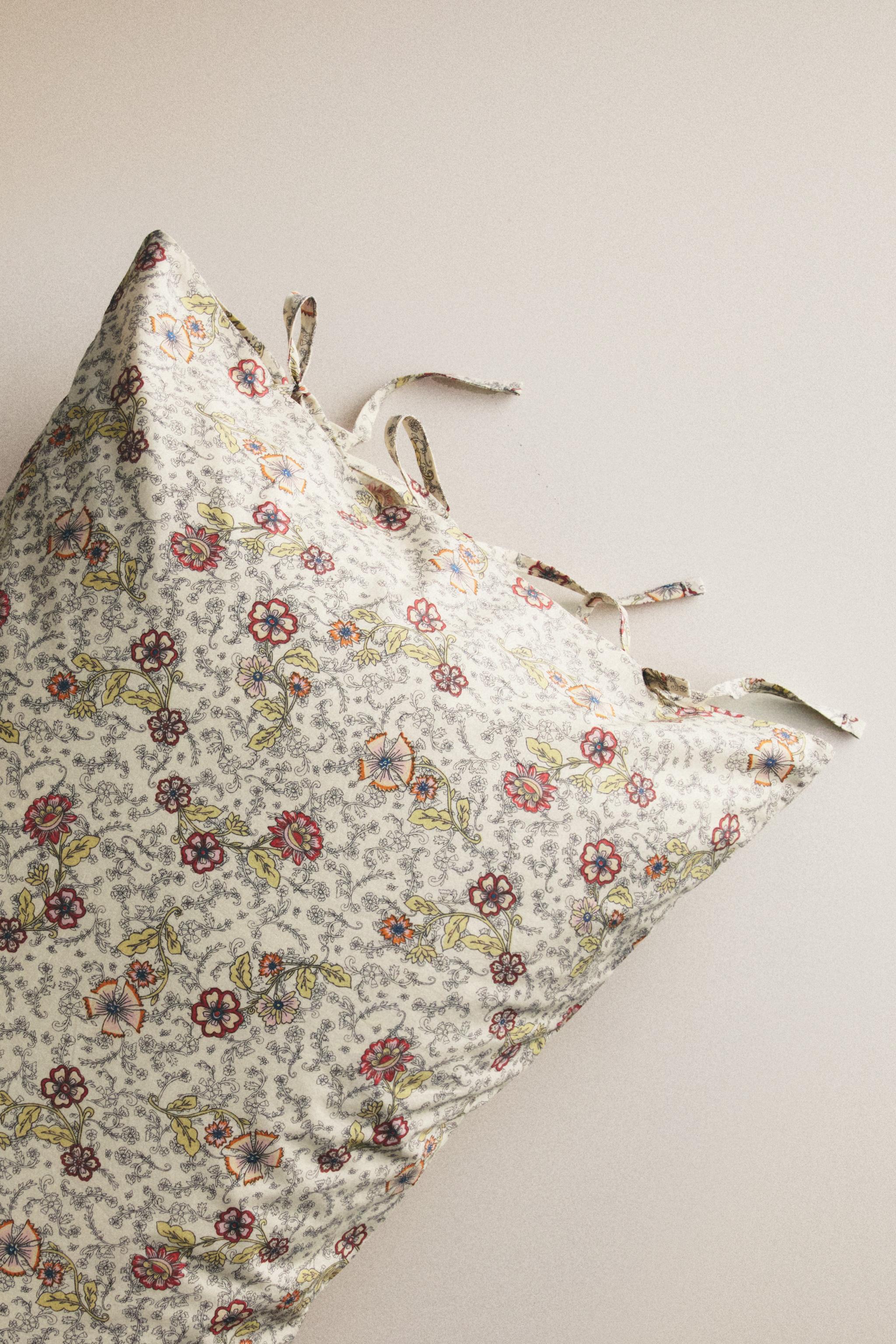 KIDS' FLORAL COTTON PILLOWCASE — Multicolored