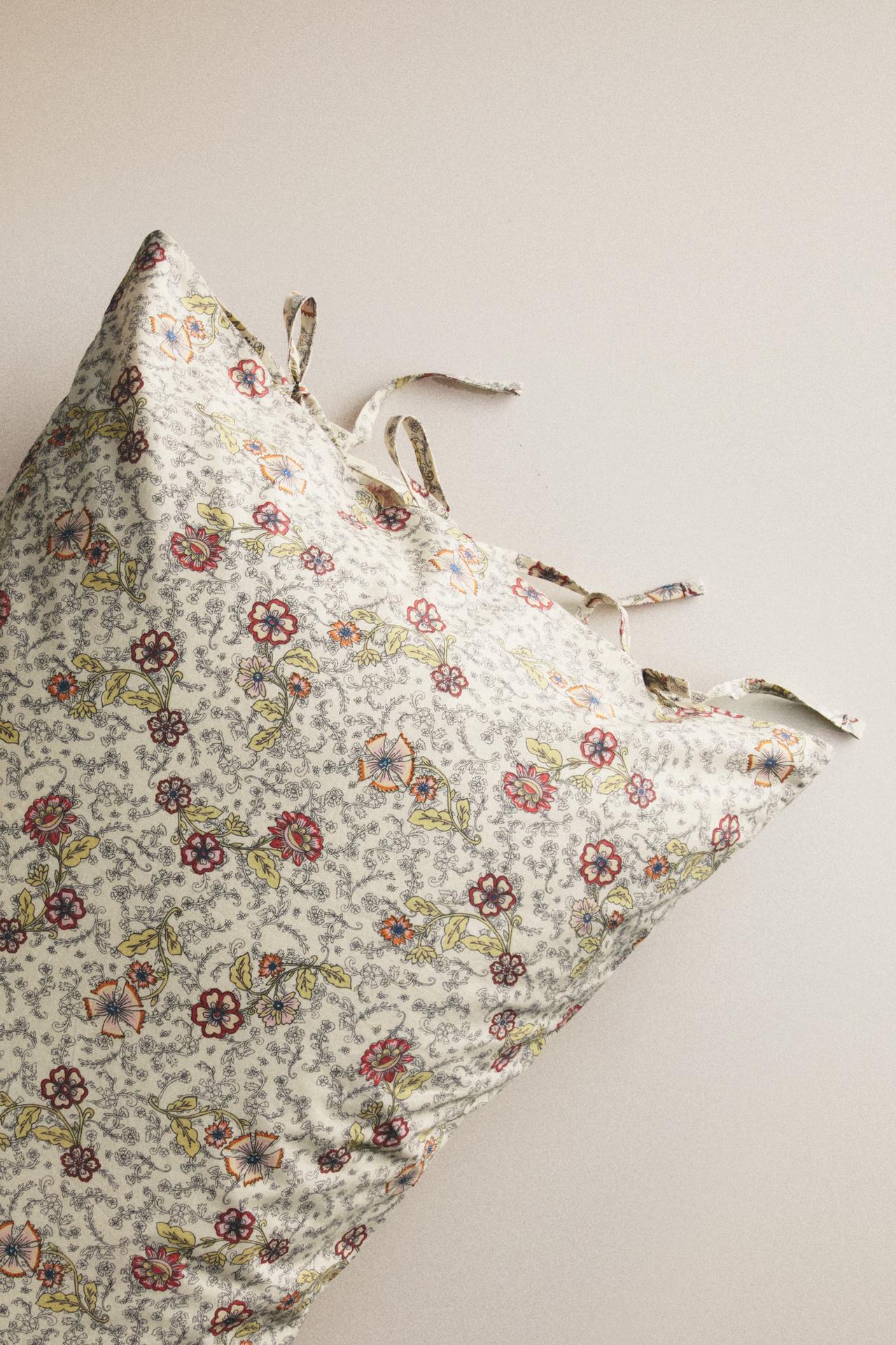 KIDS' FLORAL COTTON PILLOWCASE — Multicolored