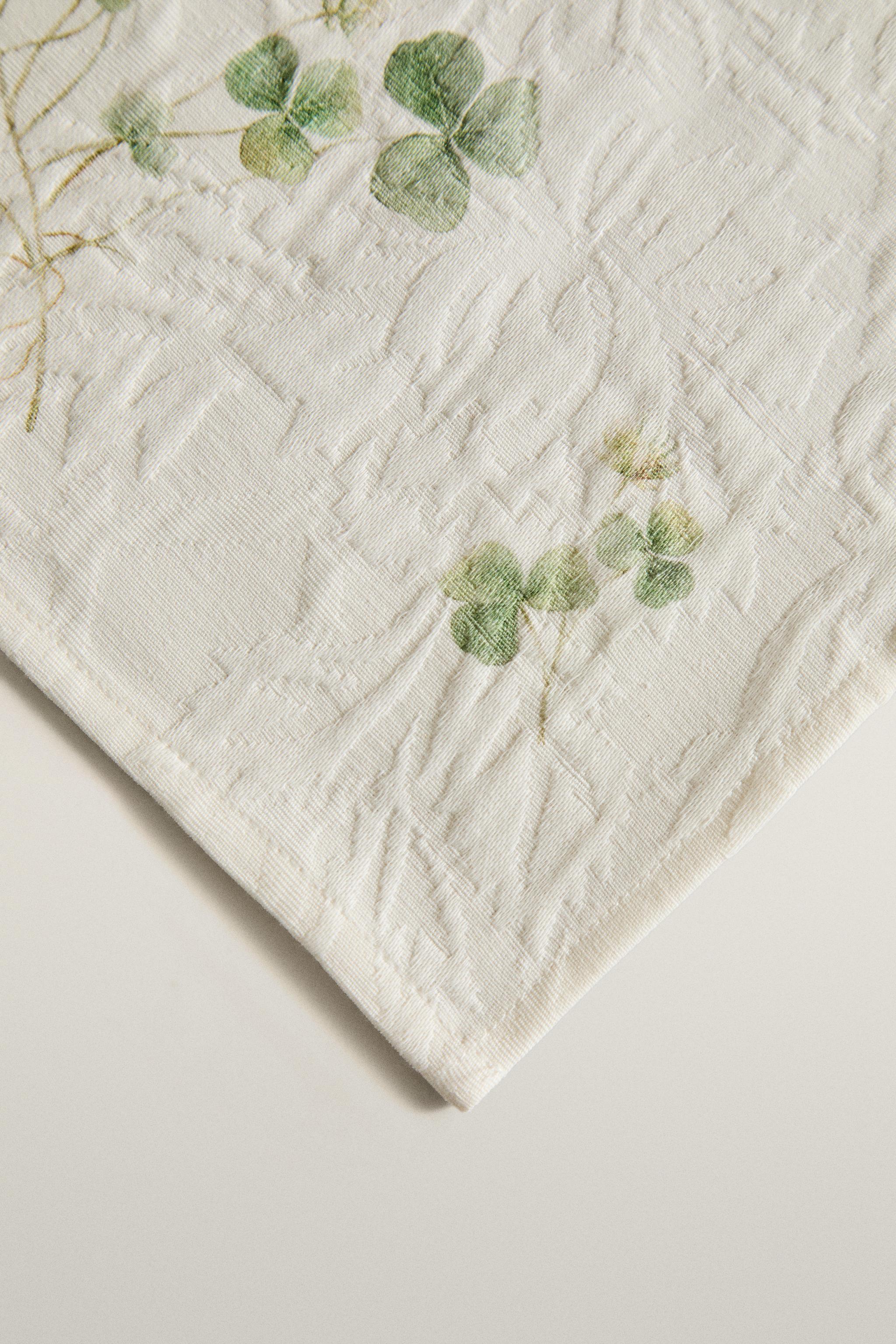 LOT DE SERVIETTES JACQUARD IMPRIMÉ TRÈFLE (LOT DE 2)