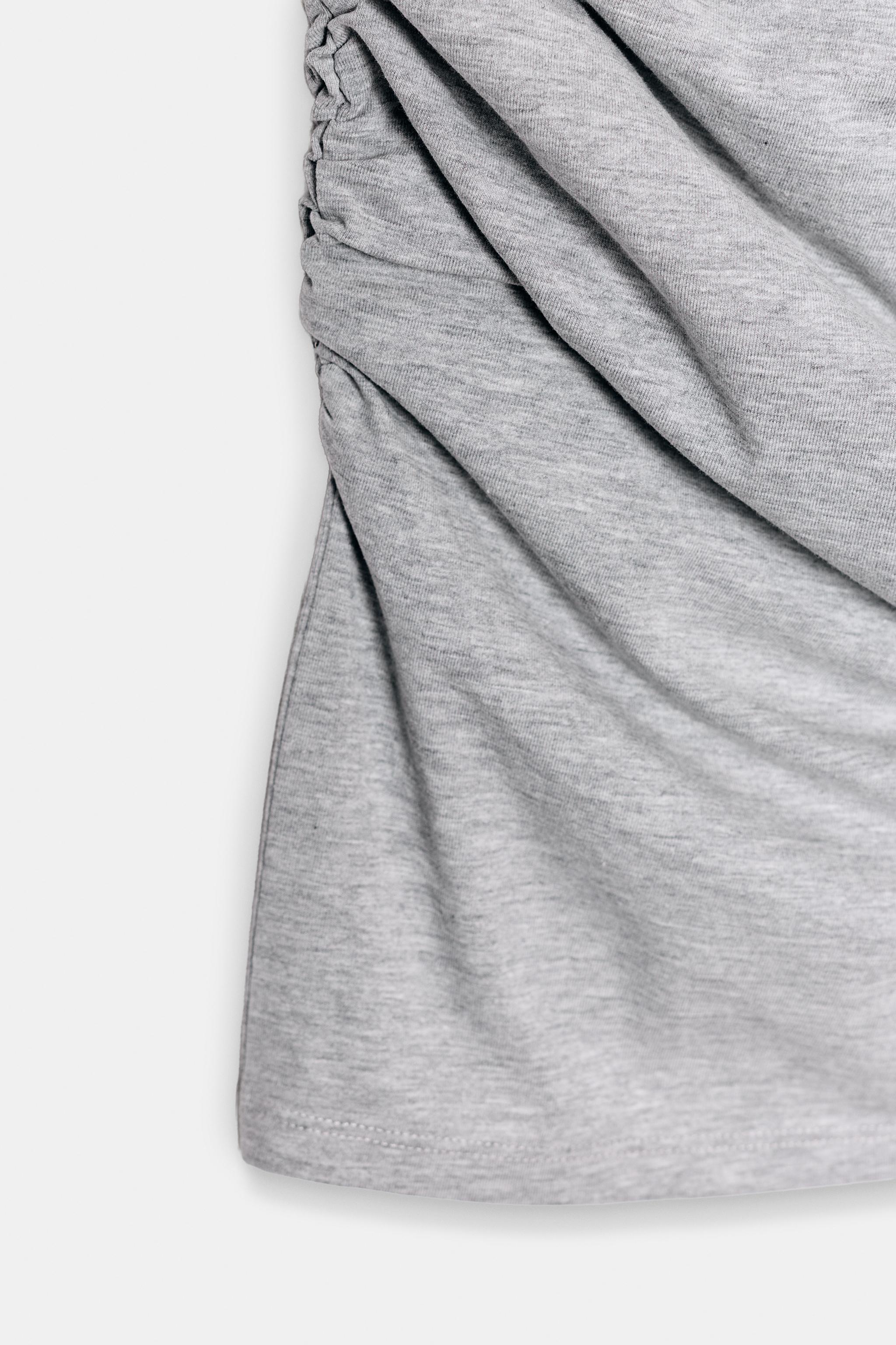 ROBE COURTE À PLIS