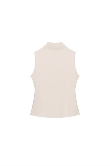 CAMISETA CUELLO SUBIDO - Crudo de Zara
