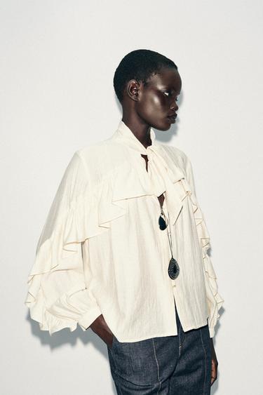 RUFFLED BLOUSE WITH BOW - Ecru de Zara - Image 1