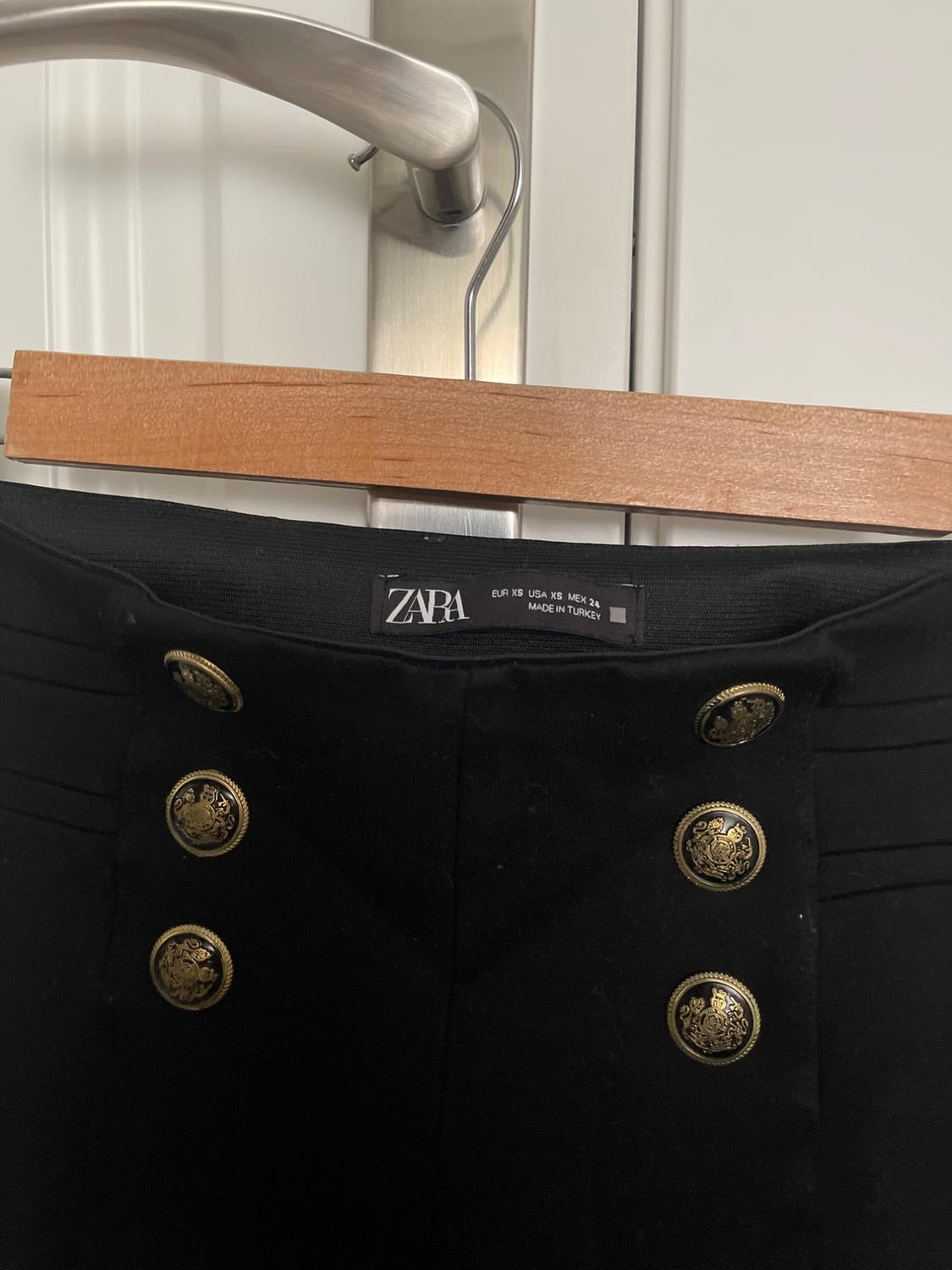 LEGGINGS WITH GOLD BUTTONS - Image 3