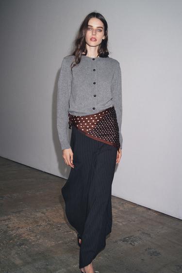 GILET BASIQUE EN CACHEMIRE ET LAINE - Gris de Zara