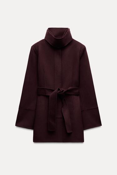 KABÁT Z VLNĚNÉ SMĚSI S PÁSKEM ZW COLLECTION - Burgundská od Zara