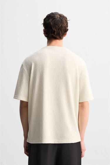 T-SHIRT STRUCTURÉ TEXTURÉ - Écru de Zara - Image 2