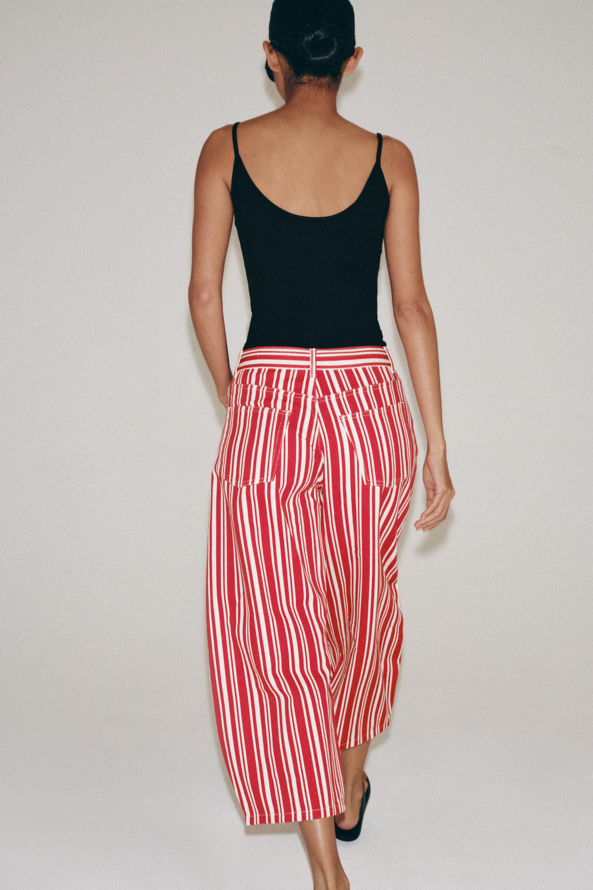 Женские джинсы Zara ZW COLLECTION STRIPED MID-RISE BALLOON CAPRI JEANS — фото 5