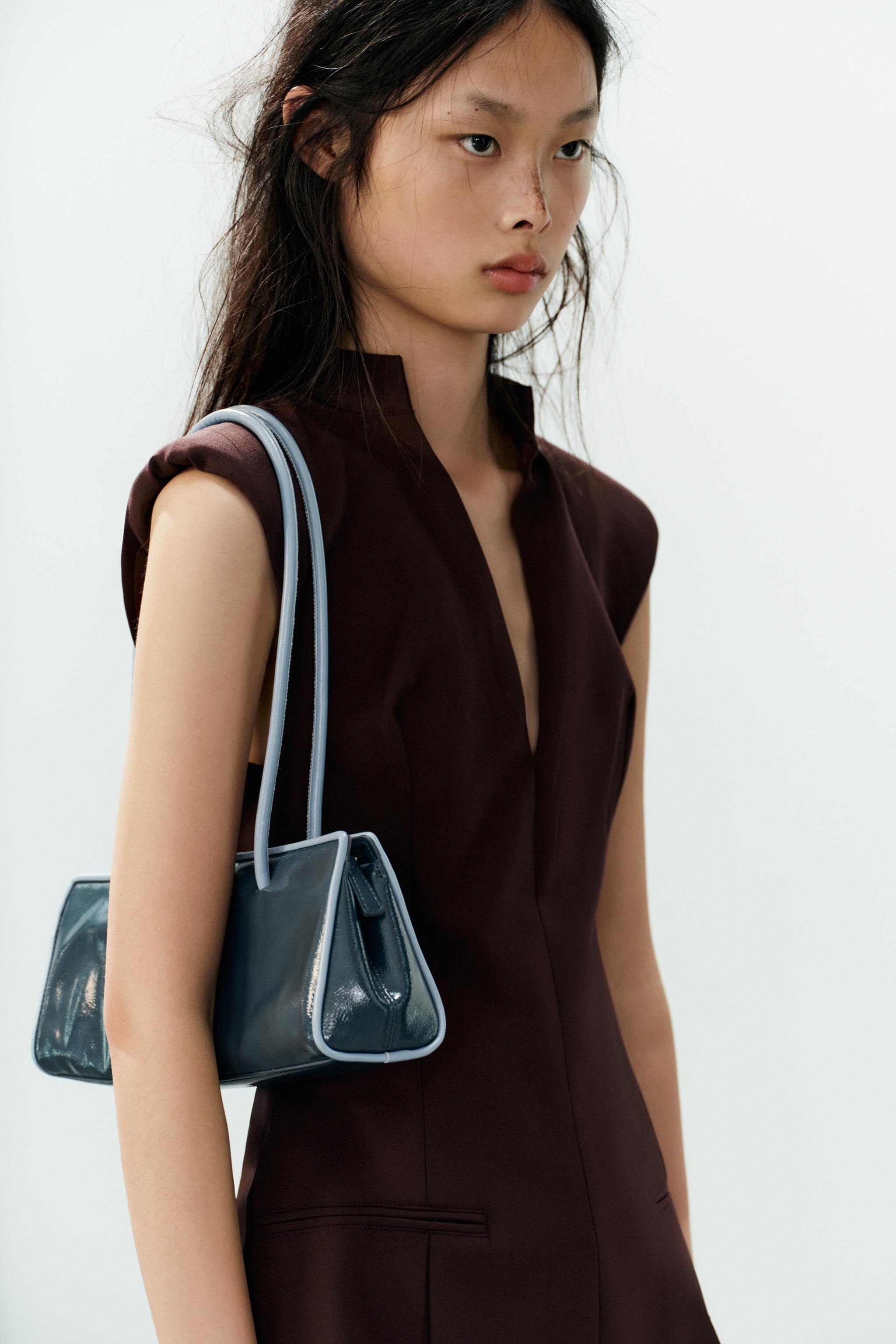 ELONGATED SHOULDER BAG