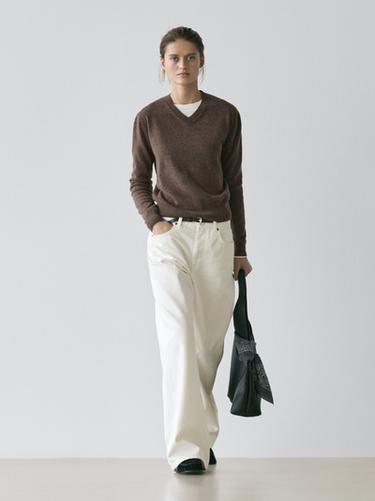 Jersey punto cuello pico mezcla lana - Negro oro de Zara