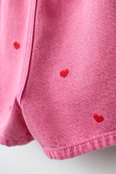 SHORT EN JEAN TAILLE PLISSÉE CŒURS BRODÉS - Rose de Zara - Image 3