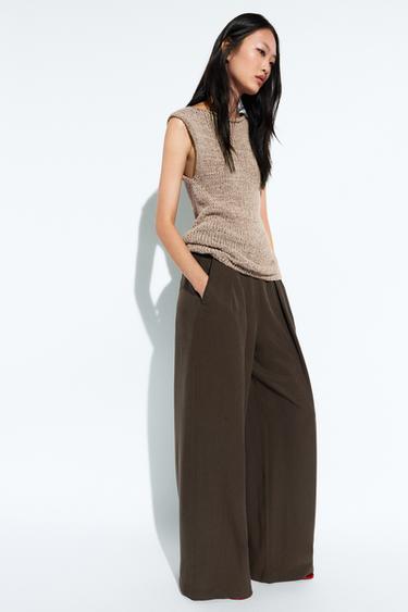 Pantalón ancho fluido detalle pinzas - Marrón de Zara - Imagen 0