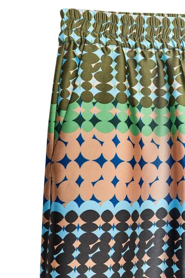 SATINHOSE MIT PRINT - Bunt von Zara