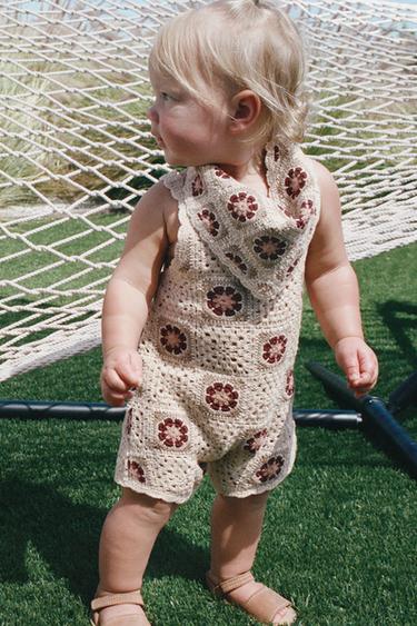 KNIT DUNGAREES WITH FLORAL CROCHET - Light beige by Zara