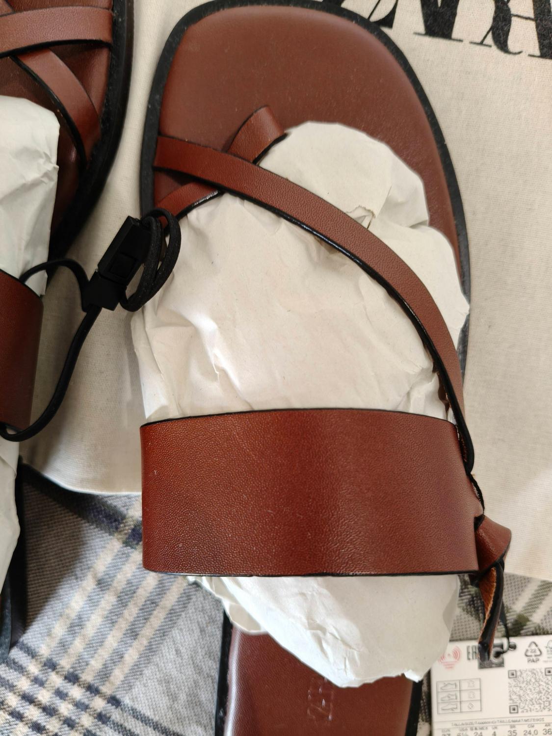 FLAT LEATHER STRAPPY SANDALS - Image 2