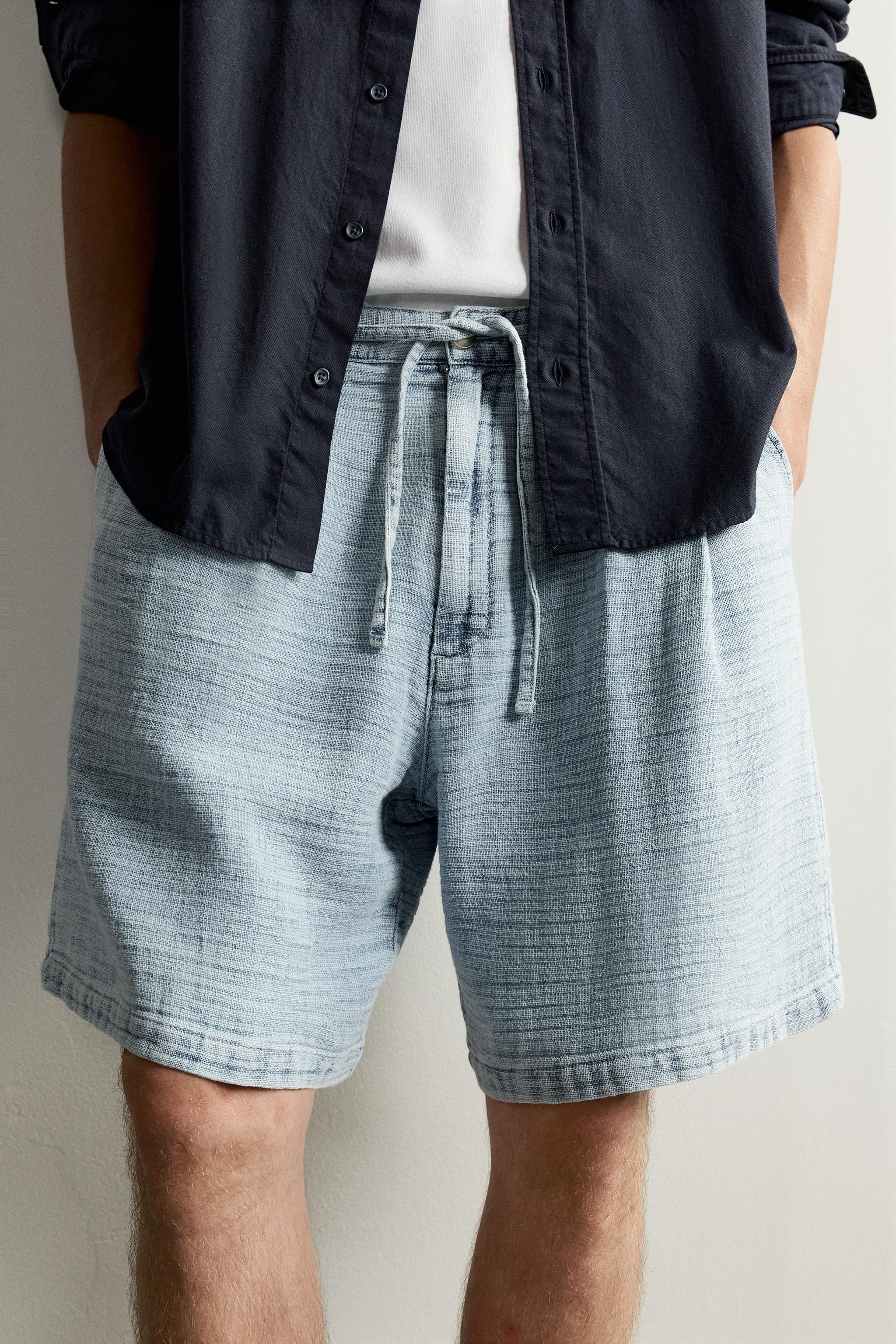 SOFT STRUCTURED PLEATED BERMUDA SHORTS
