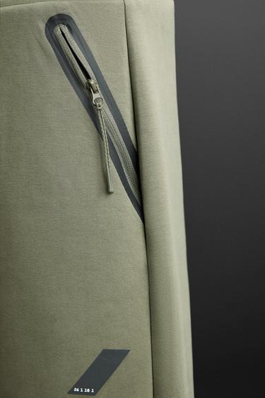 PANTALON DE JOGGING TECHNIQUE À ZIPS - Vert olive de Zara - Image 9