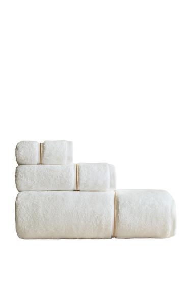 SCALLOPED EMBROIDERED BATH TOWEL - Beige by Zara