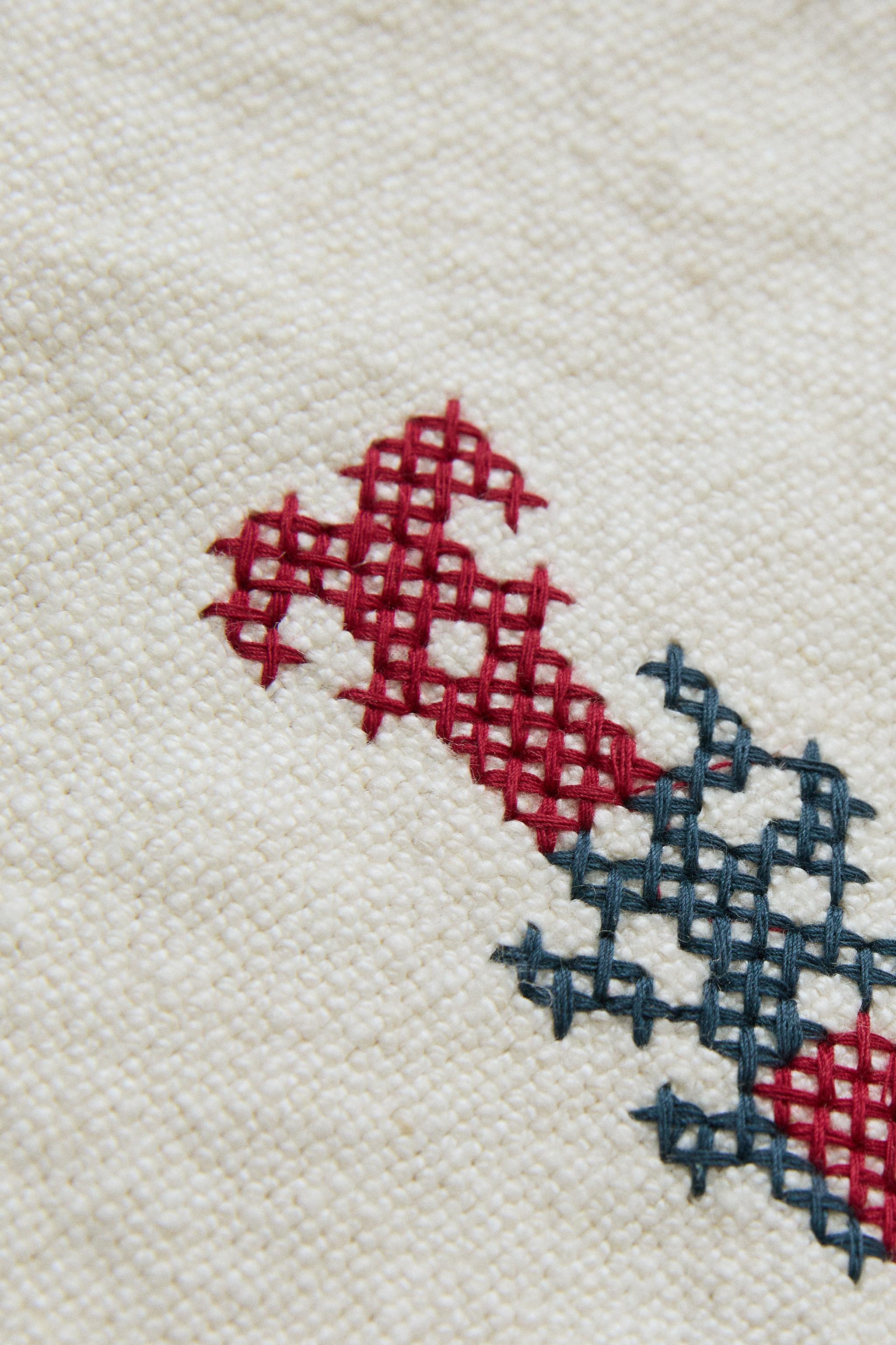 EMBROIDERED LETTER L LINEN CUSHION