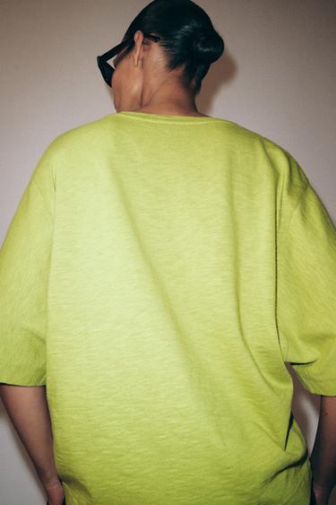 T-SHIRT COL EN V - Vert pistache de Zara - Image 2