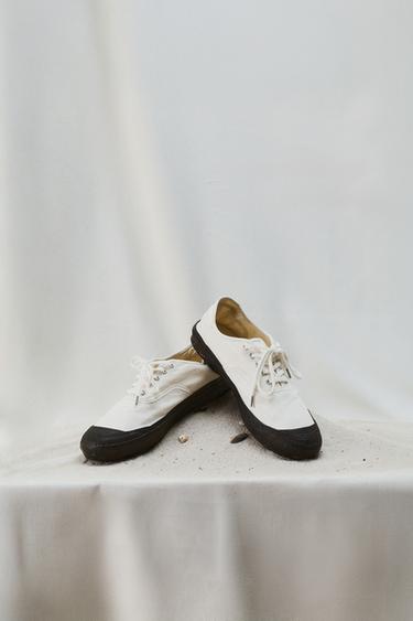 ZAPATILLA TEJIDO AARON LEVINE X ZARA - Blanco de Zara