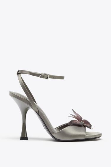 SATIN APPLIQUÉ HEELED SANDALS - Taupe Grey by Zara