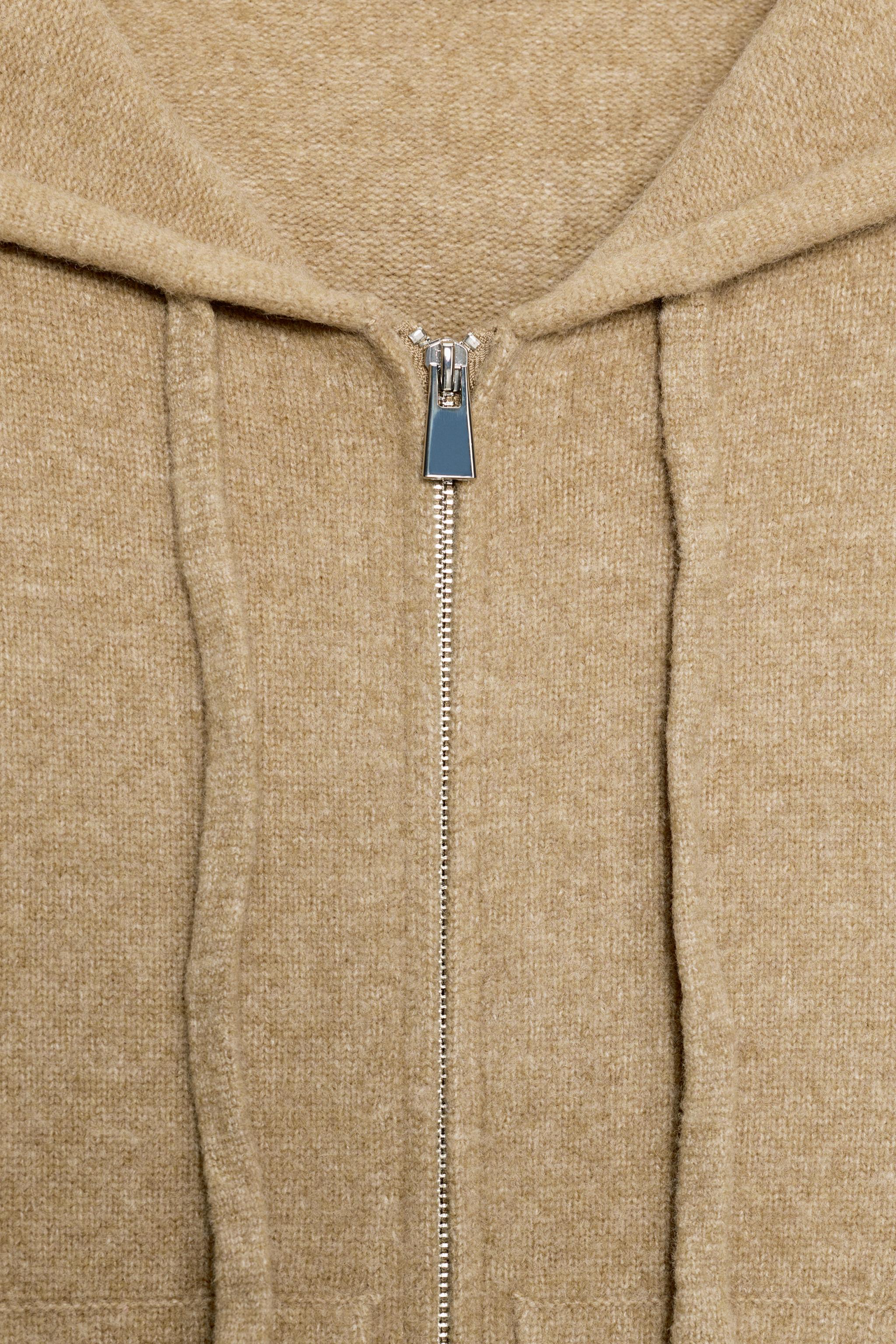 SWEAT EN MAILLE À CAPUCHE