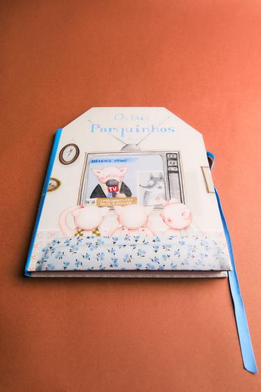 LIVRO OS TRÊS PORQUINHOS (PORTUGUÊS) - Multicolor da Zara