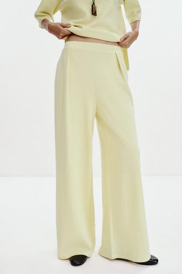 بنطلون إنترلوك - ليموني فاتح الخاص بـ Zara