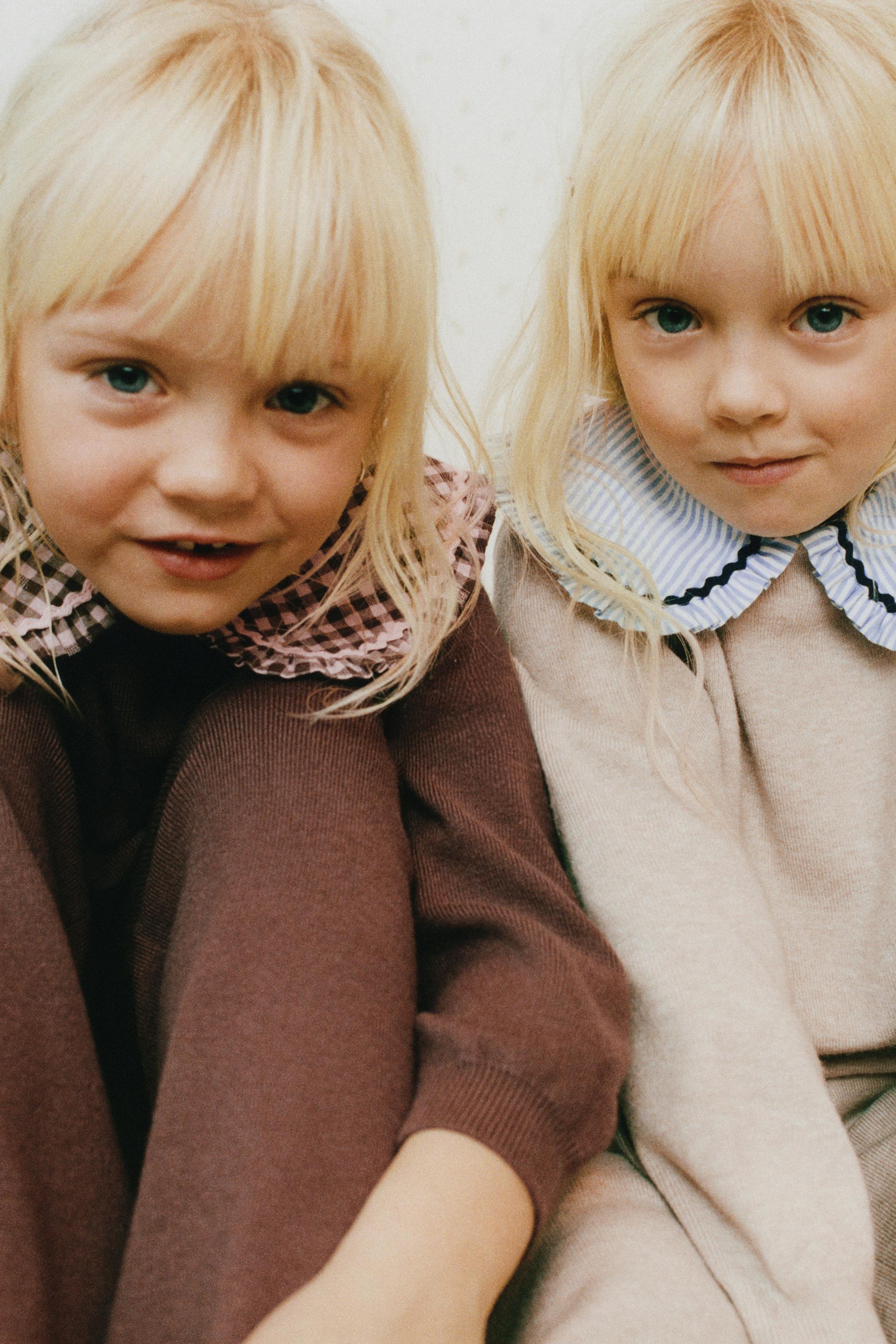 PULL EN MAILLE À COL CLAUDINE ET RAYURES
