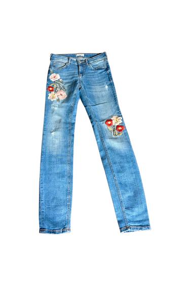 JEANS CON BORDADOS