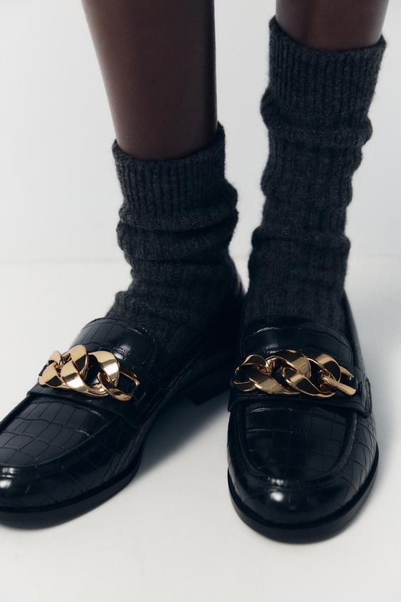 チェーン付きレリーフ加工モカシン - ブラック | ZARA Japan / 日本