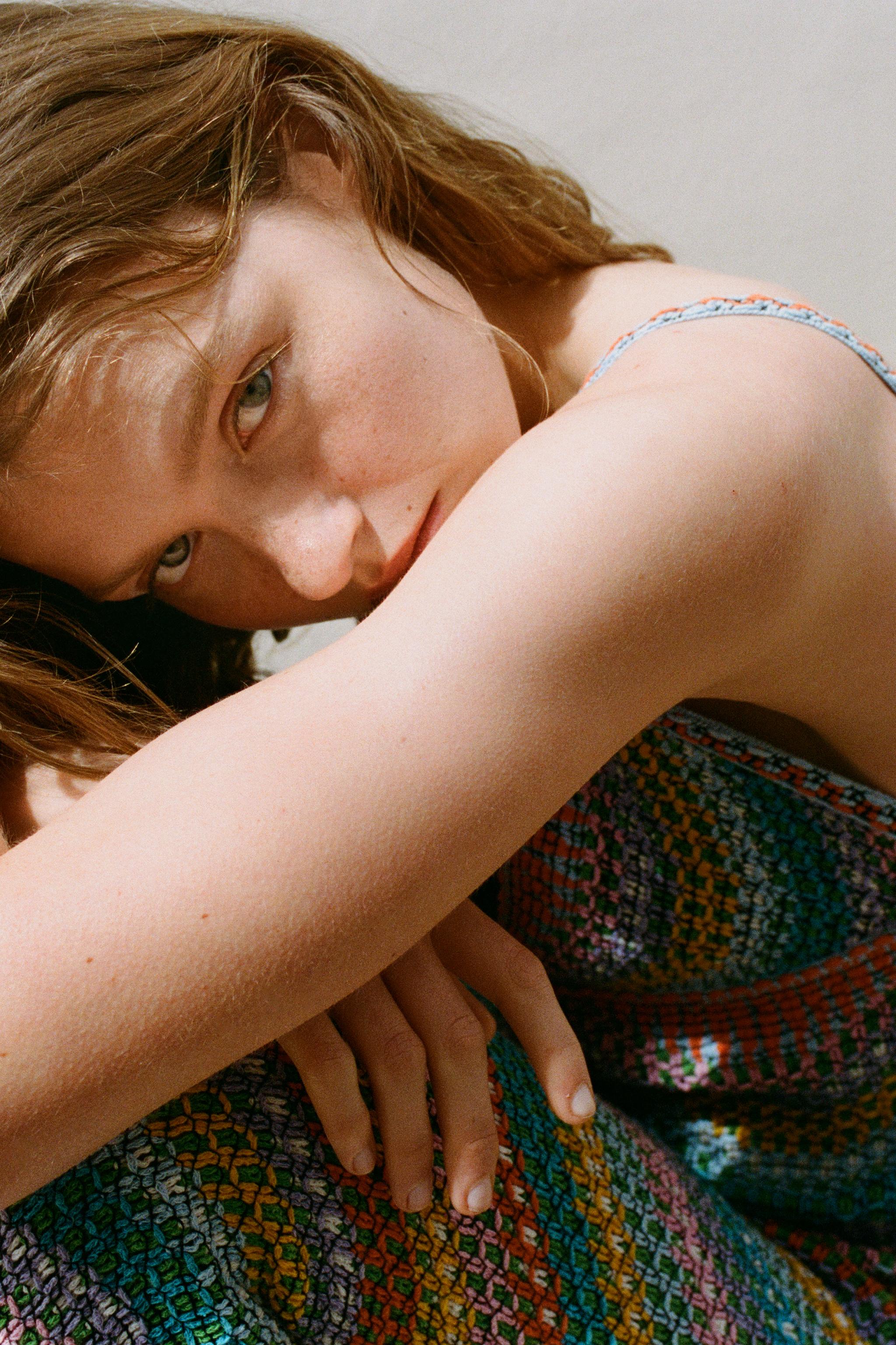 ZARA ストラップ付きかぎ針編みニットワンピース ストラップ付きかぎ針編みニットワンピース - マルチカラ