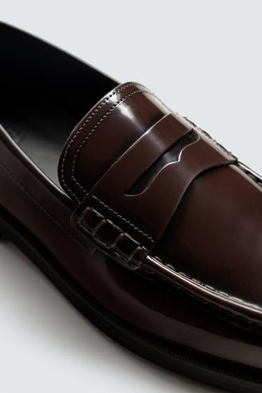 MOCASSINS EN CUIR À MASQUE - Bordeaux de Zara - Image 5