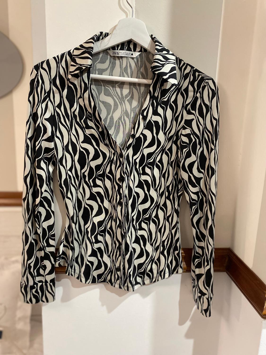 FITTED PRINTED BLOUSE - Image 8