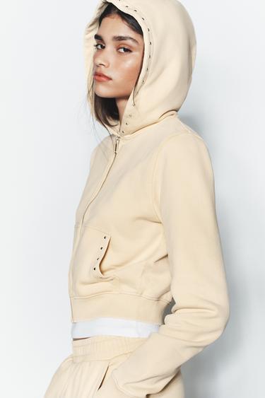 SWEAT EN MOLLETON À CAPUCHE ET CLOUS - Bis de Zara - Image 4