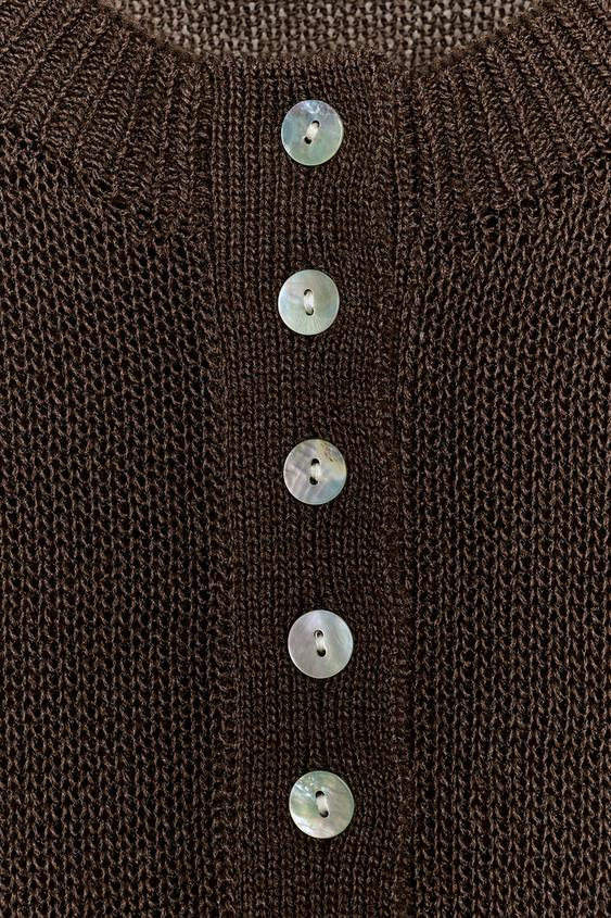 HAUT EN MAILLE À MANCHES COURTES ET BOUTONS - Marron de Zara - Image 5