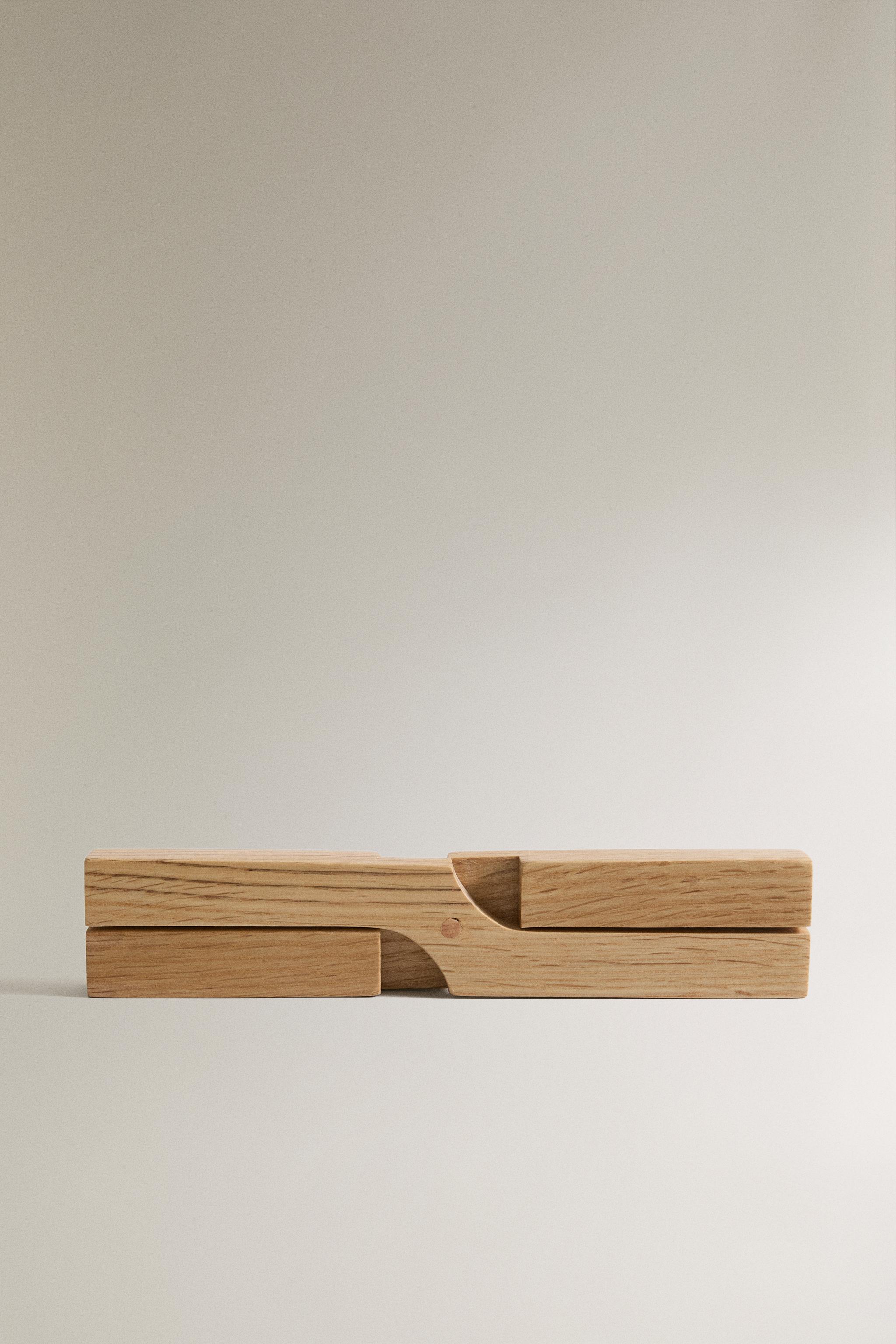WOODEN TRIVET
