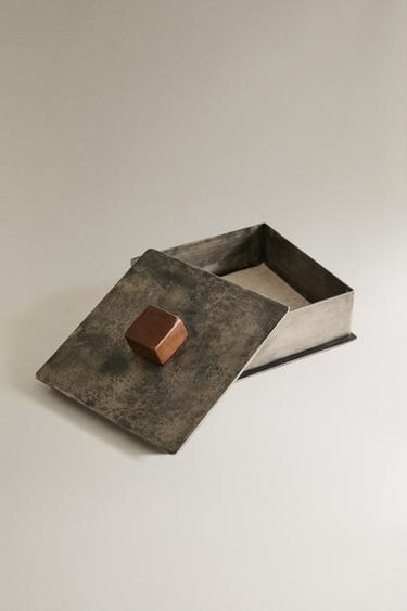 BOÎTE MÉTALLIQUE BOUTON EN BOIS - Gris de Zara - Image 1