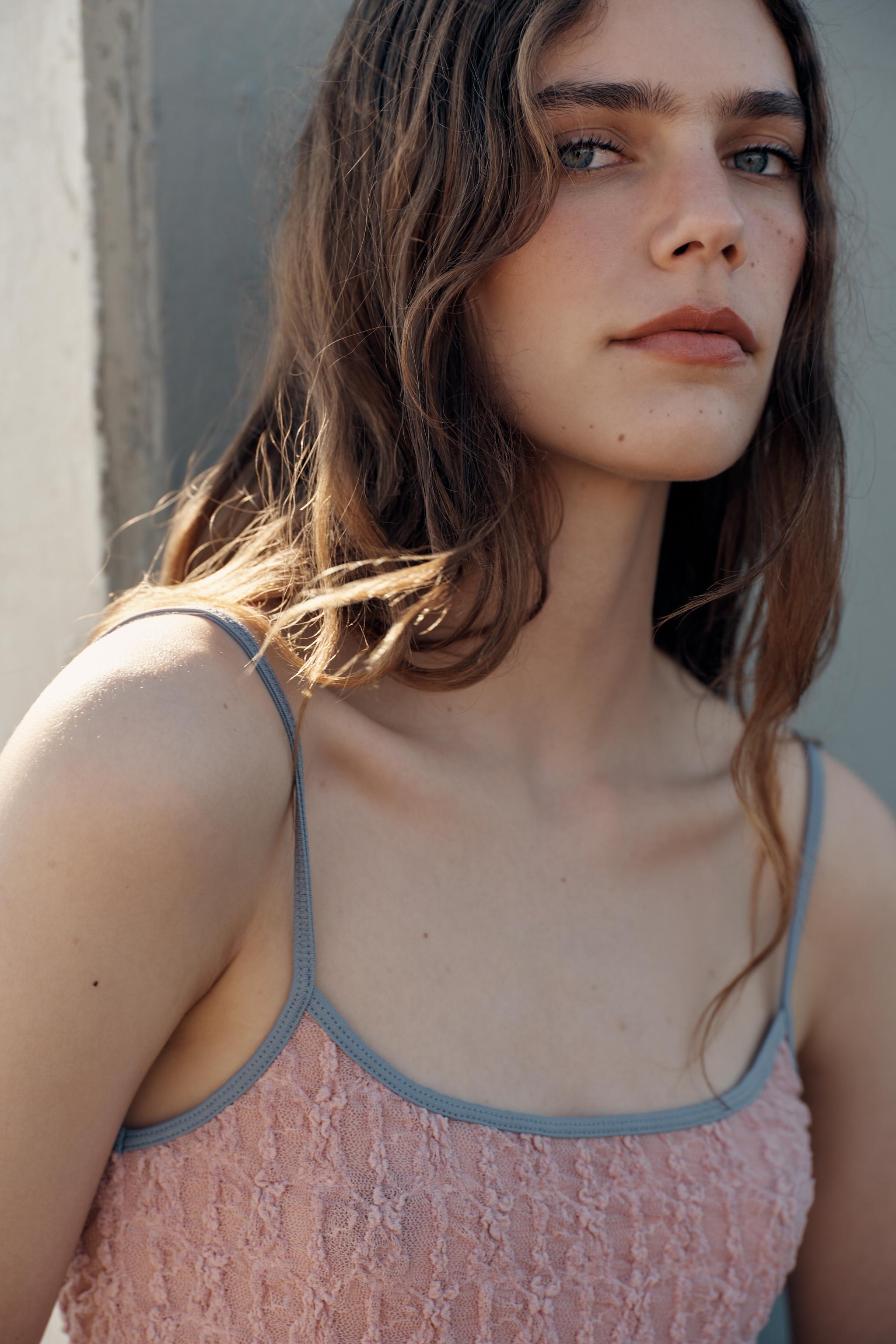 TOP À BRETELLES EN DENTELLE