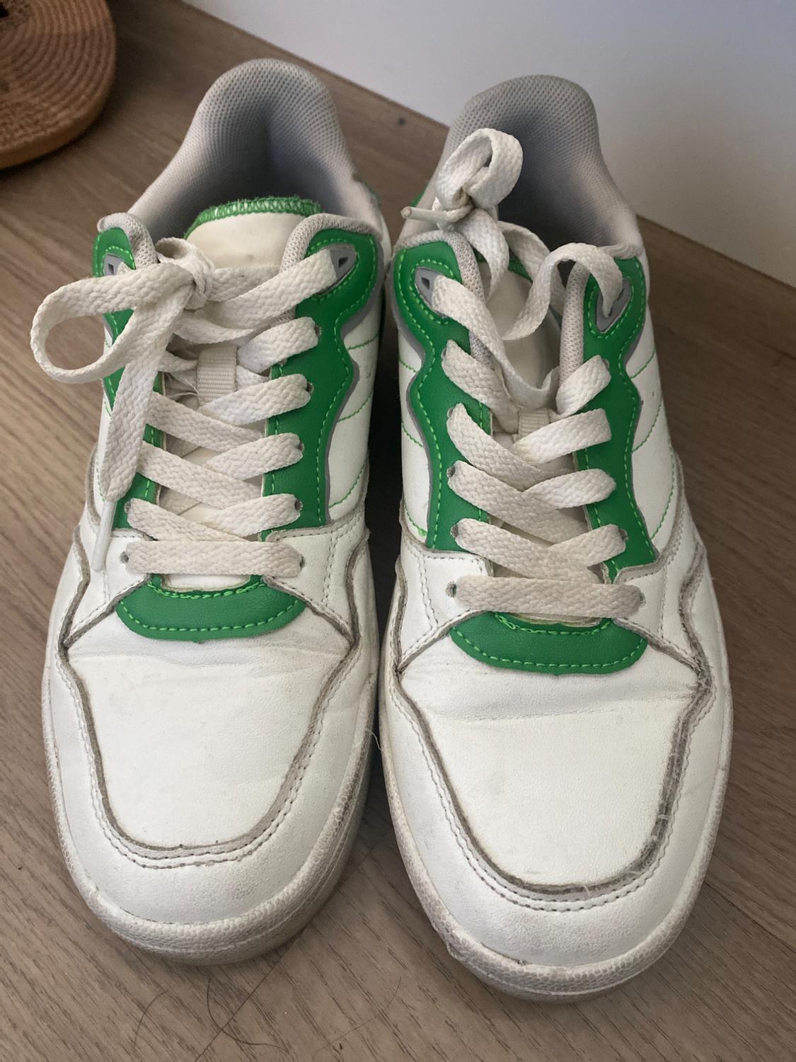 CONTRAST COLOURED TRAINERS