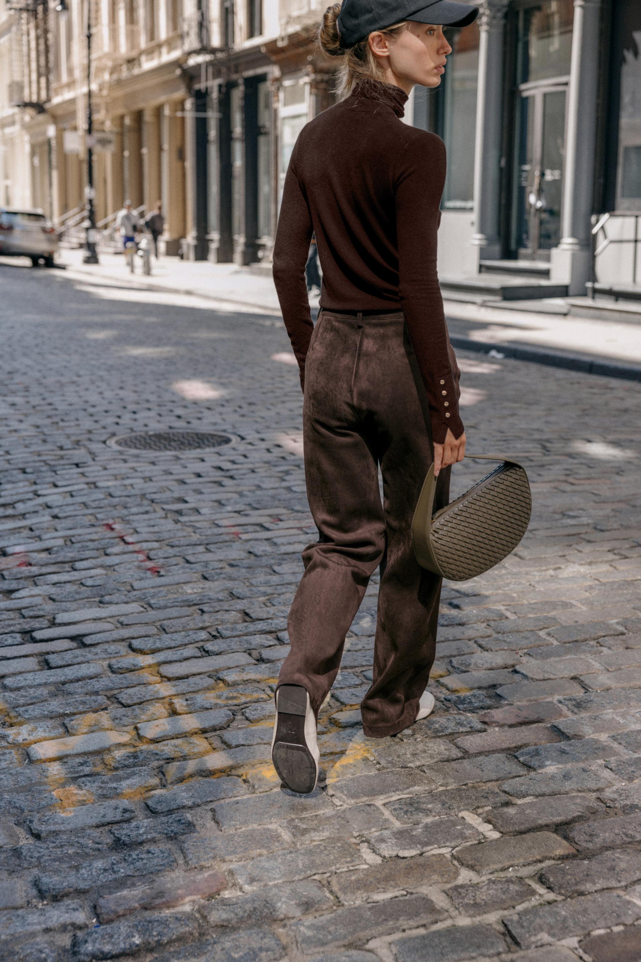 PULL BASIQUE EN MAILLE UNIE