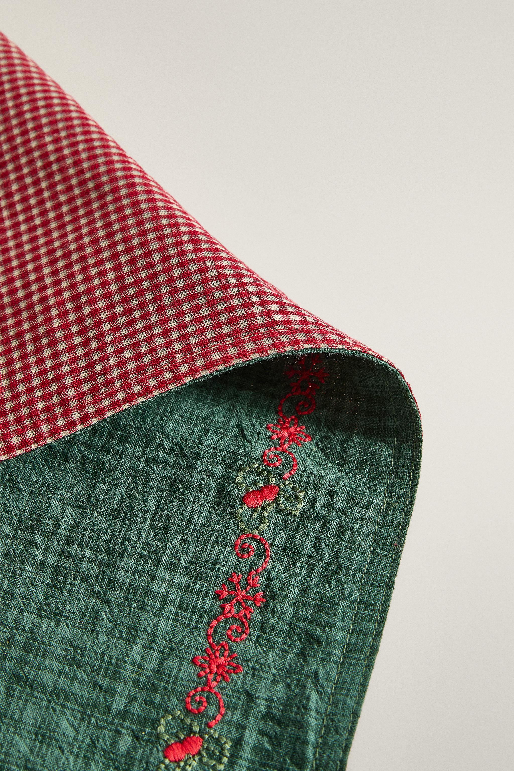 CHRISTMAS EMBROIDERED CHECK PLACEMAT